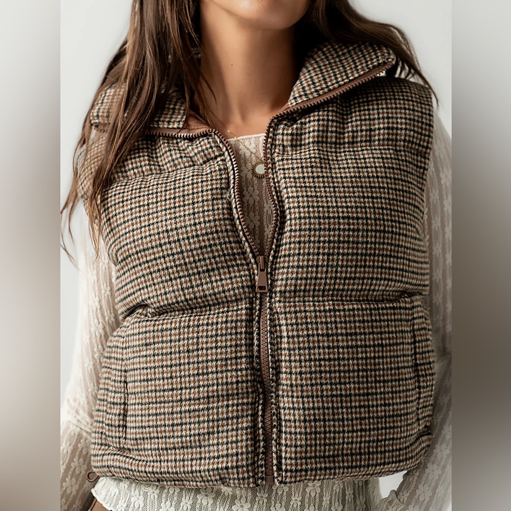 Cropped brown puffer vest